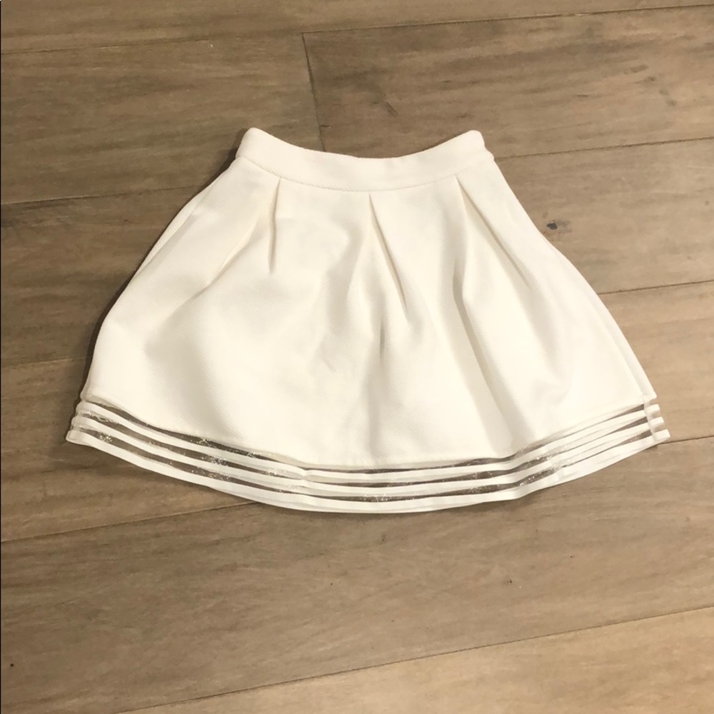 White skirt with hem detail